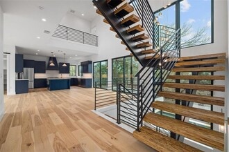 Building Photo - 200 Lake Hills Dr N