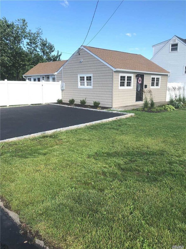 Primary Photo - 421 Venetian Blvd
