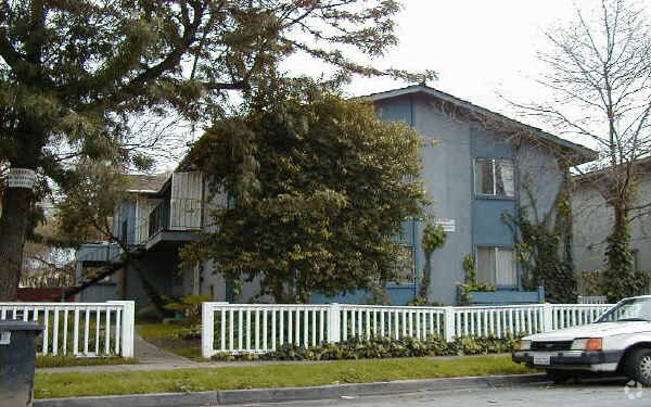 Building Photo - 432 War Admiral Ave