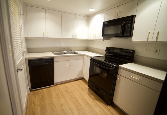 Kitchen - 4827 Hutchins Pl NW