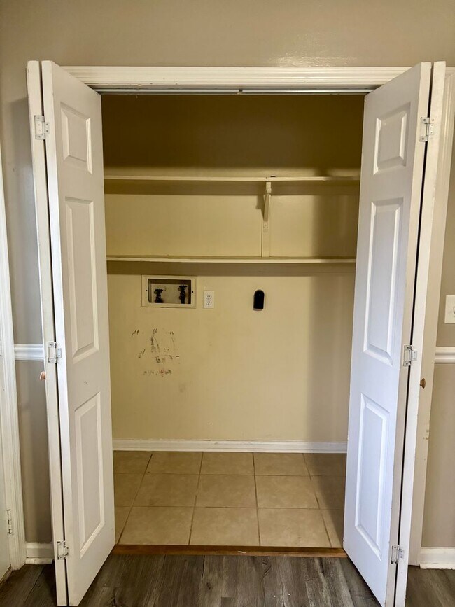 Building Photo - 426-428 Sioux Trail