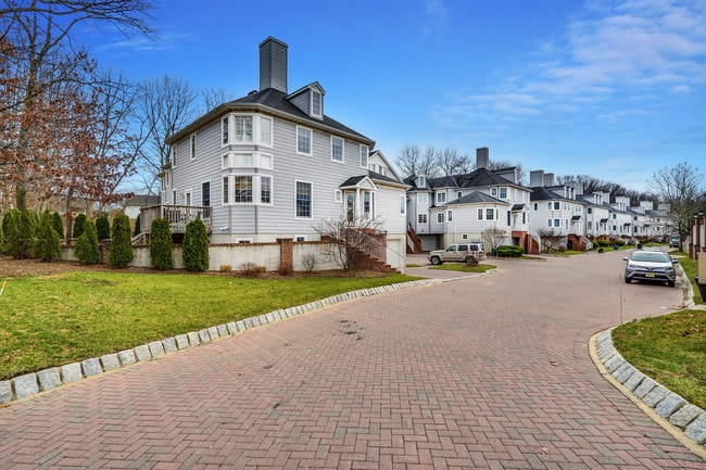 Building Photo - 18 Mariners Bend