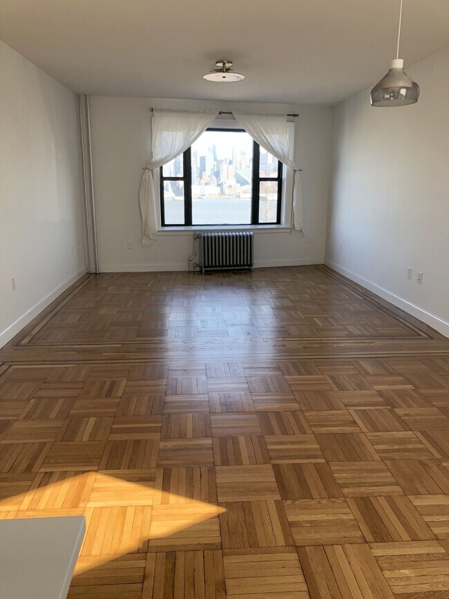 Amplio salón/comedor abierto con vistas. - 1055 Boulevard E