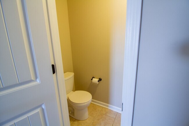 Foto del edificio - Fresh and Clean 3/2 with BONUS room and fenced yard.  Go.