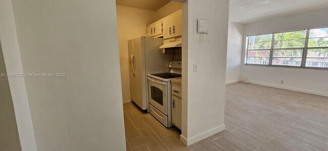 Foto del edificio - 230 SW 11th Ave