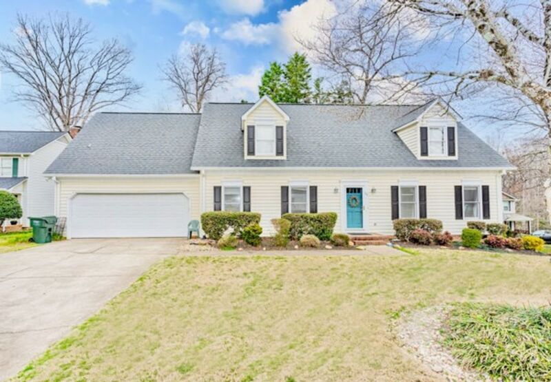 Primary Photo - 12 Old Oak Dr