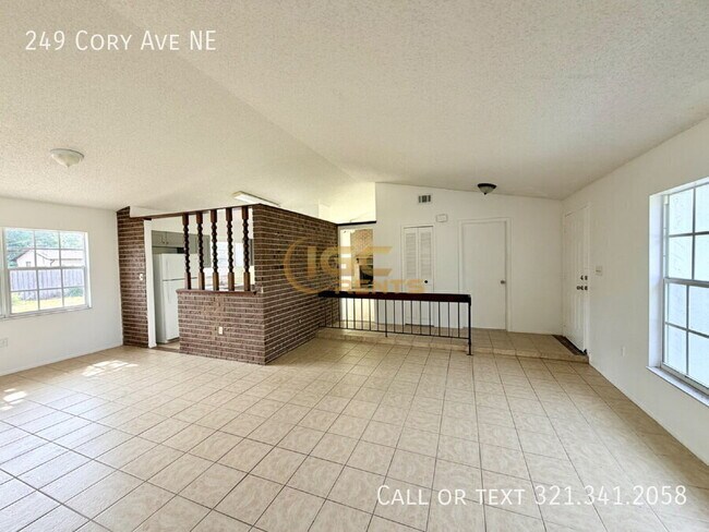 Foto del edificio - 249 Cory Ave NE