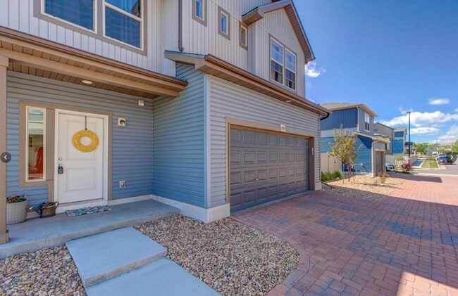 Building Photo - Long Realty & Property Management- Furnish...