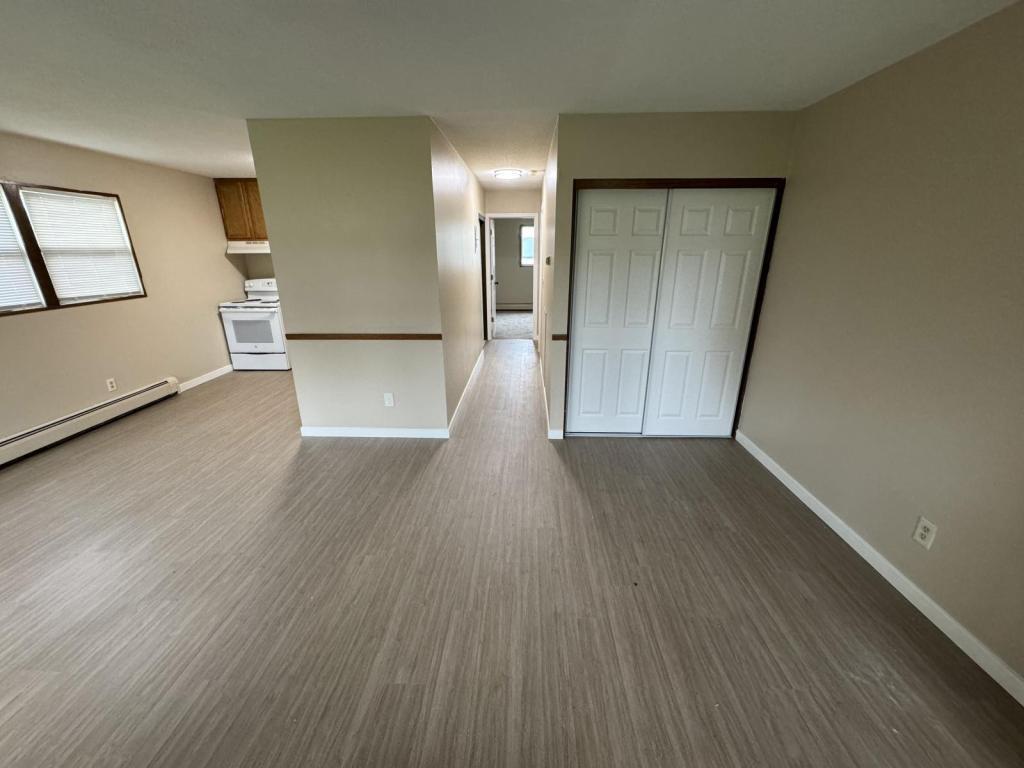 Foto principal - 143 2nd St N