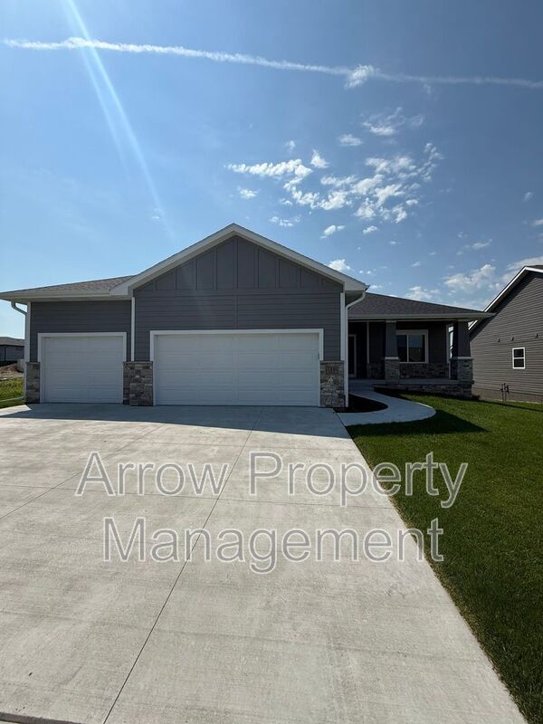 Building Photo - 7531 Aero Dr