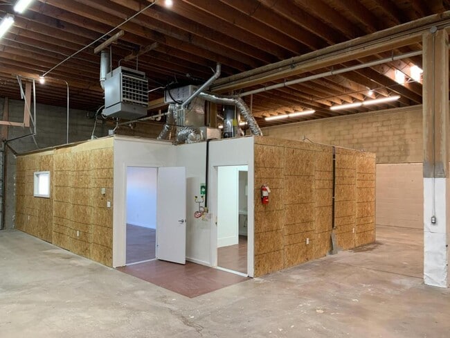 Building Photo - 2139 Baylor Dr