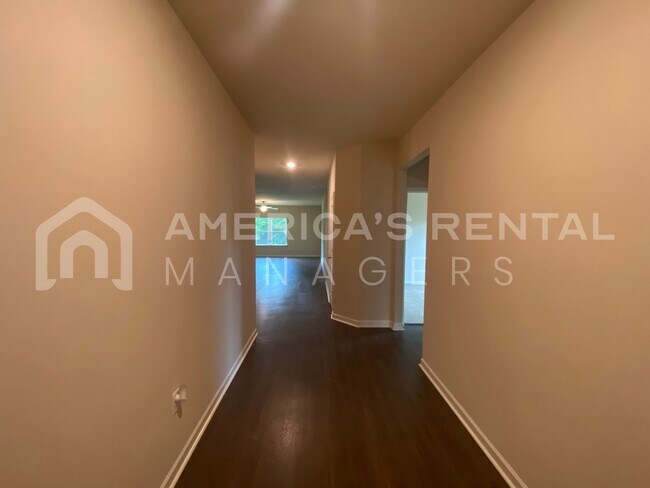 Building Photo - Home for rent in Springville! SIGN A LEASE...