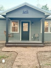 Building Photo - 520 Leisure Ln