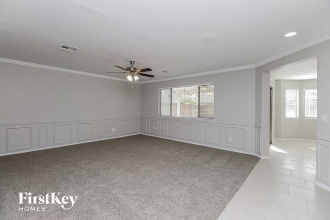 Building Photo - 405 W Jersey Way