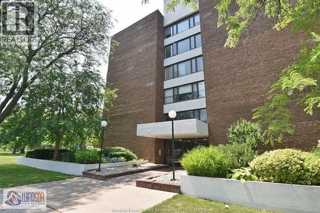 Building Photo - 2144 Pelissier St