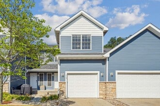 Building Photo - 513 E 4th St