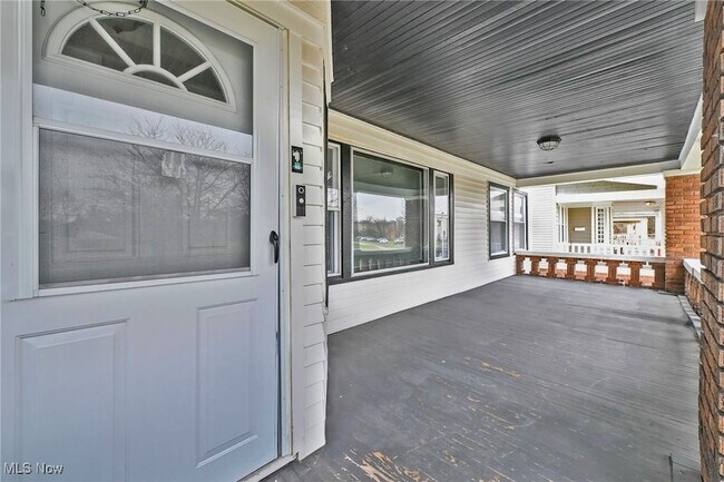 Foto del edificio - 3234 Euclid Heights Blvd