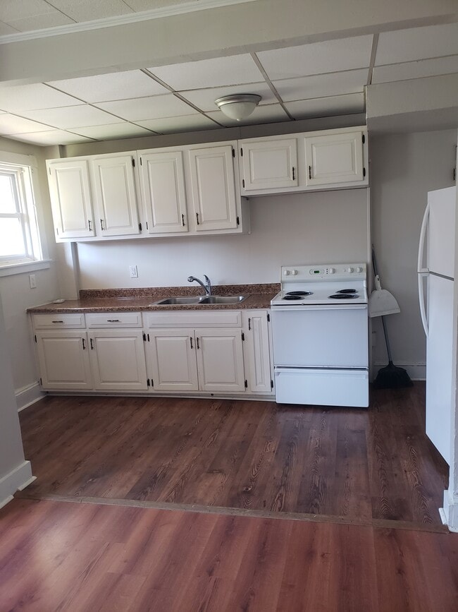 Building Photo - 132 Delaware Ave