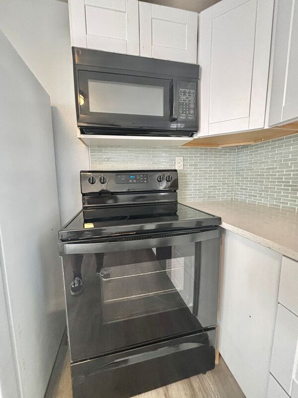 Foto del edificio - 2308 Britton Ave