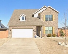 Building Photo - 3702 SW Mistletoe Ave