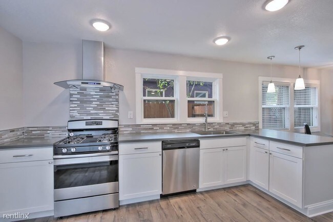 Building Photo - 2 br, 1 bath House - 219 Pearl St