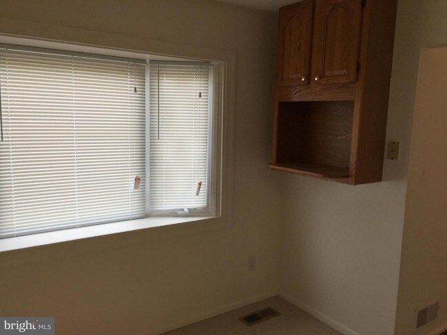 Building Photo - 10120 Spinning Wheel Ct