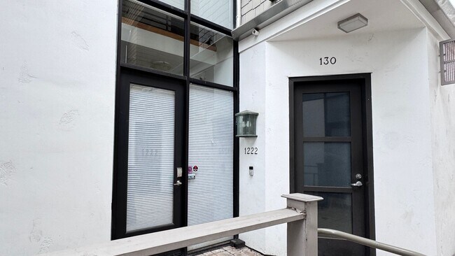 Foto del edificio - Stunning Townhome in the heart of Encinitas