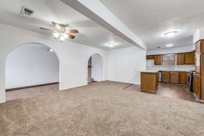 Building Photo - Spacious 4-Bed, 2-Bath Home with Two Living Areas and Huge Shaded Yard – Minutes to UNT/TWU