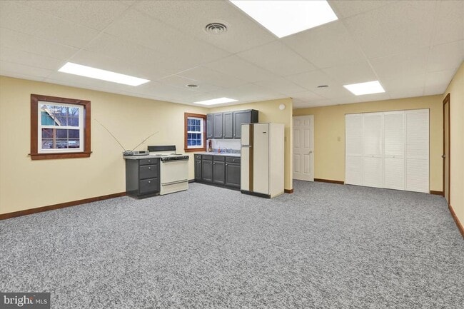 Foto del edificio - 392 5 Locks Rd