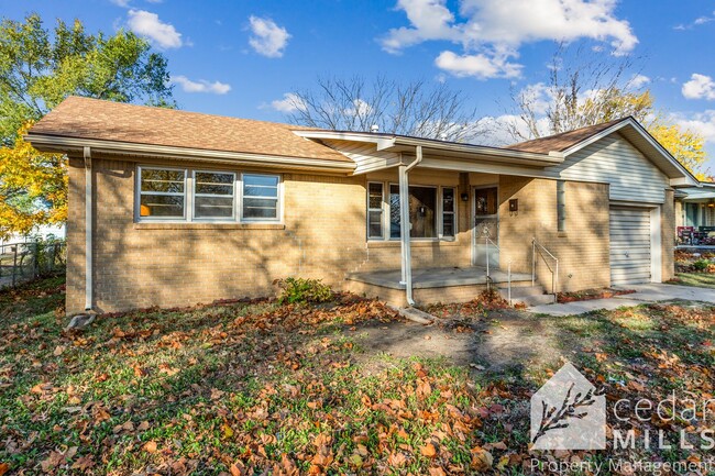 Foto del edificio - 3 bedroom brick Home in East Wichita