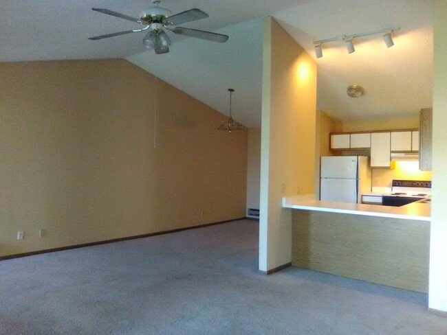 Building Photo - 200 Cardinal Dr