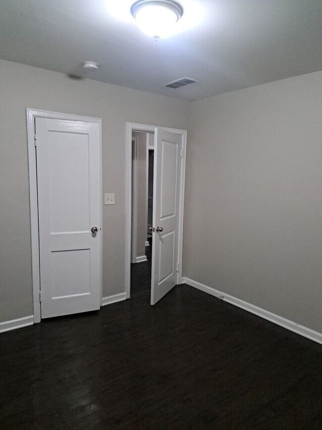 Foto del edificio - MOVE IN SPECIAL 1/2 OFF 1st full month if you move in by 7/1