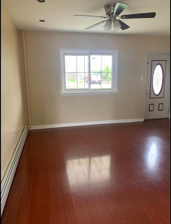 Foto del edificio - 382 E Grove St