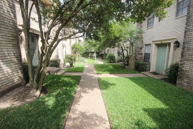 Building Photo - 8400 Jamestown Dr
