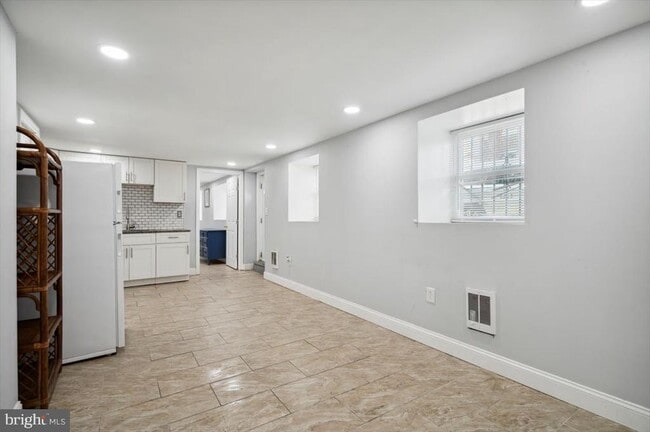 Building Photo - 800 S 60th St