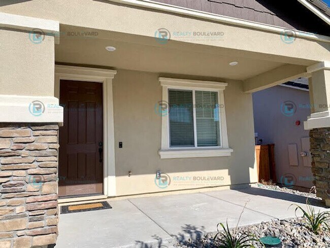 Foto del edificio - Gorgeous Newer 3 Bedroom Home! Located off...