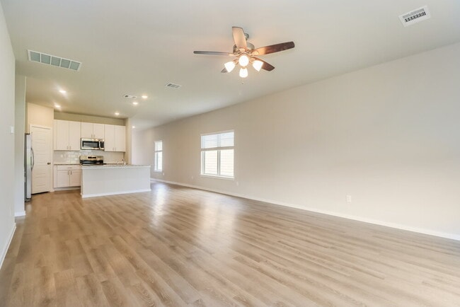 Building Photo - 567 Dalloway St