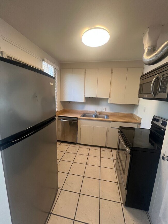Foto del edificio - Comfortable & Cozy 2 Bedroom Townhome Walk...
