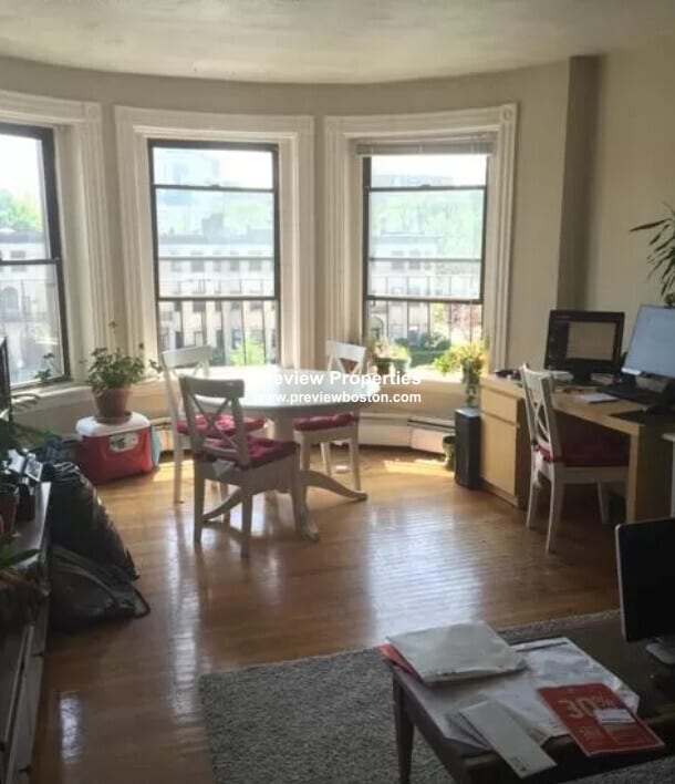 Foto del edificio - 922 Beacon St