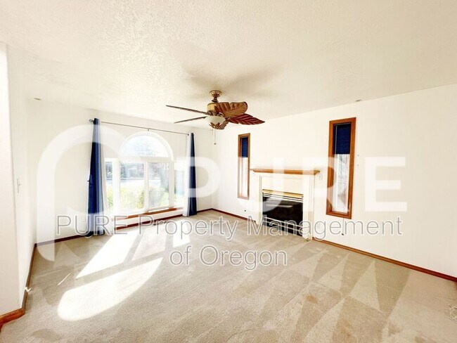 Foto del edificio - 1535 NW Wallula Ave