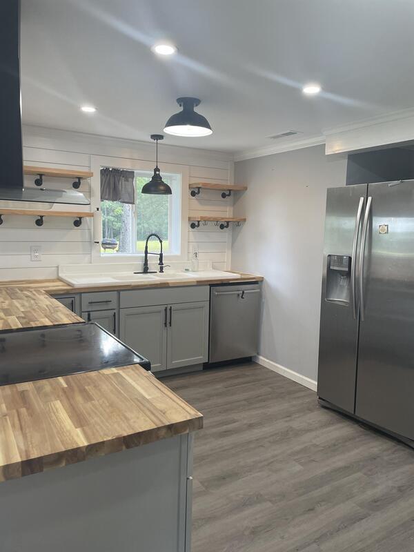 Foto principal - 120 Gilchrist Rd