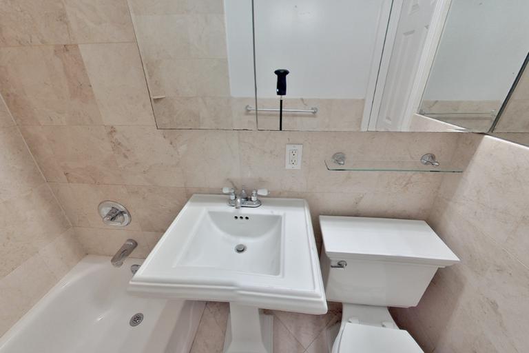 Foto del edificio - 424 E 9th St