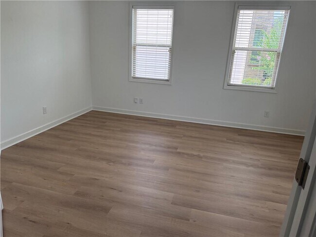 Building Photo - 325 Cranbrooke Cir
