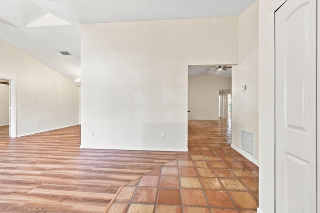 Building Photo - 10798 Cypress Bend Dr