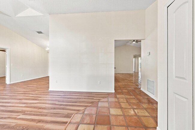 Foto del edificio - 10798 Cypress Bend Dr