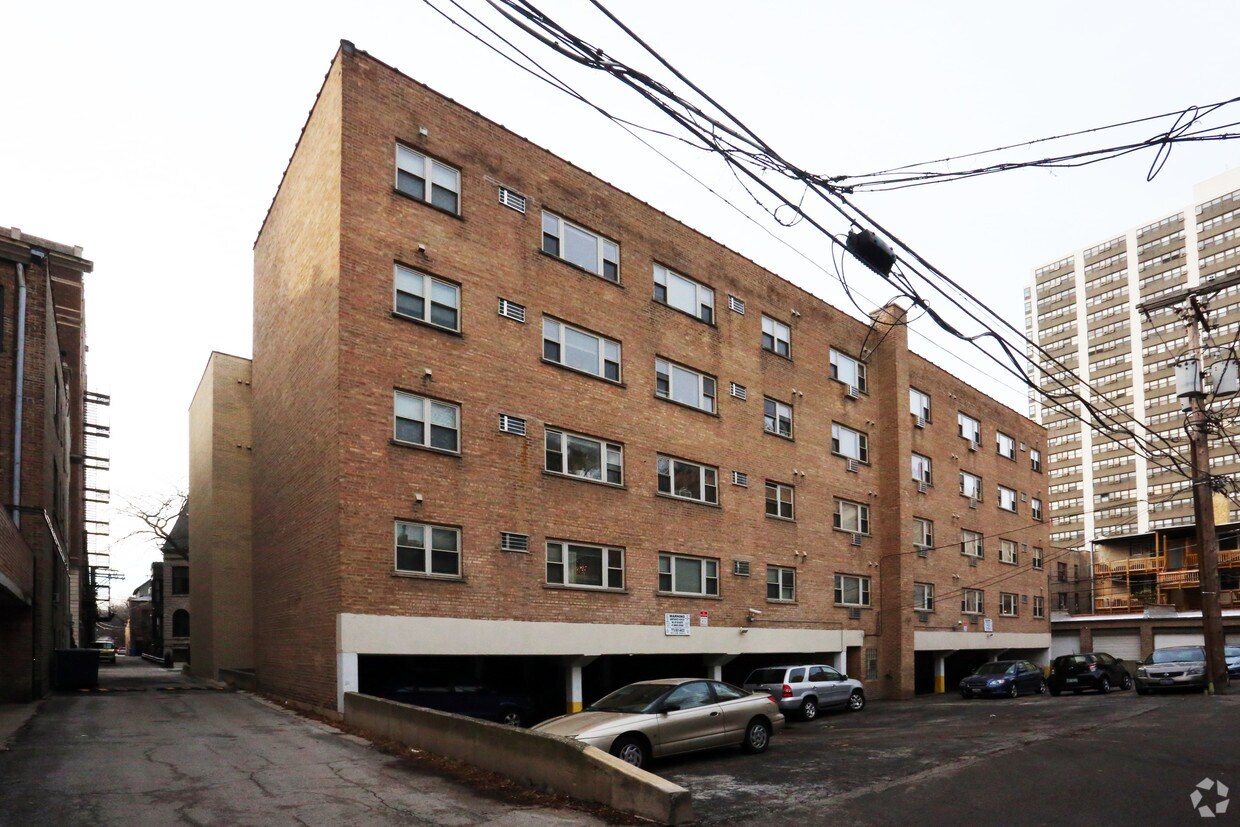 Foto del edificio - 3161 N Cambridge Ave