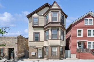 Building Photo - 2418 N Western Ave