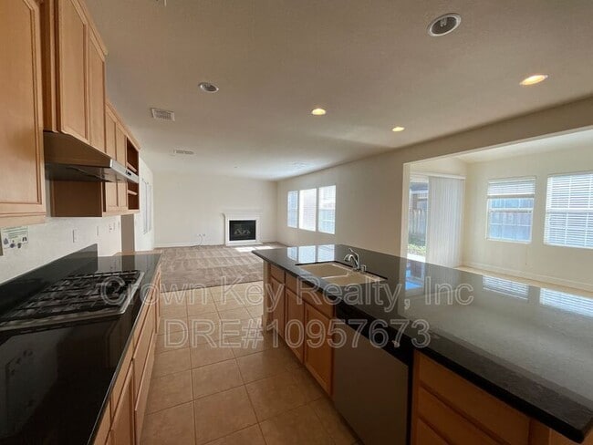 Building Photo - 546 W Campania Way