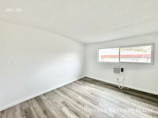 Building Photo - 326 W Queen St, Inglewood, CA 90301