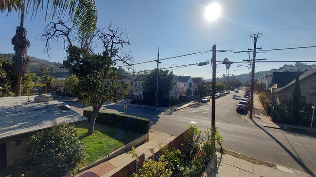 Building Photo - 139 S Ave 52 Ave